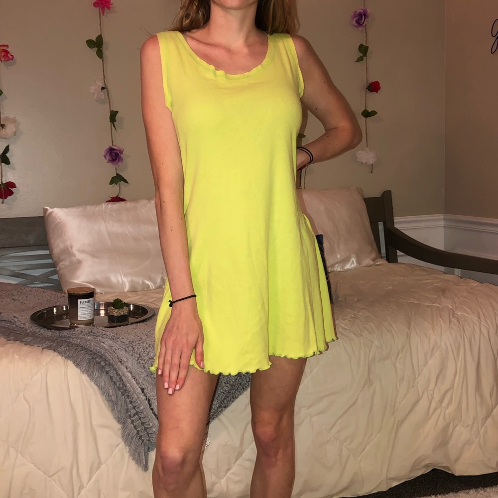 Lime green dress with ruffled hem bottom Size M/L